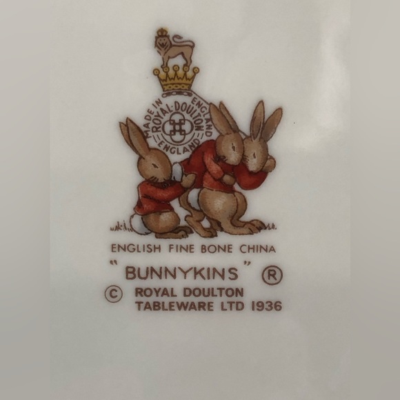 Royal Doulton Bunnykins Apple Picking Salad Plate 8” Albion Shape - Picture 4 of 7